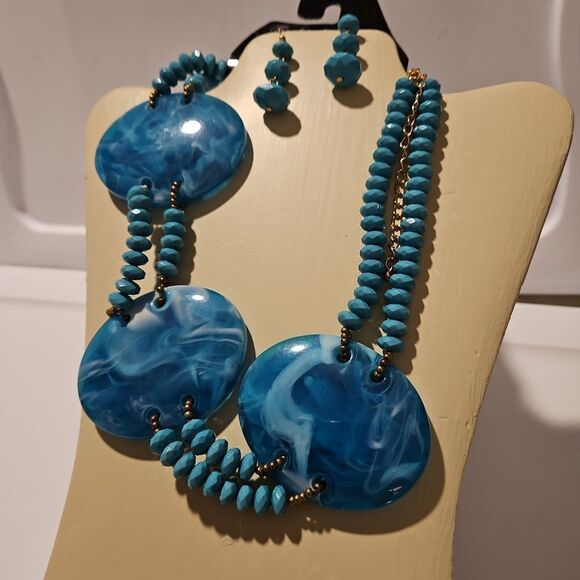 Statement Necklace and Earrings Set see measurements - Picture 3 of 4